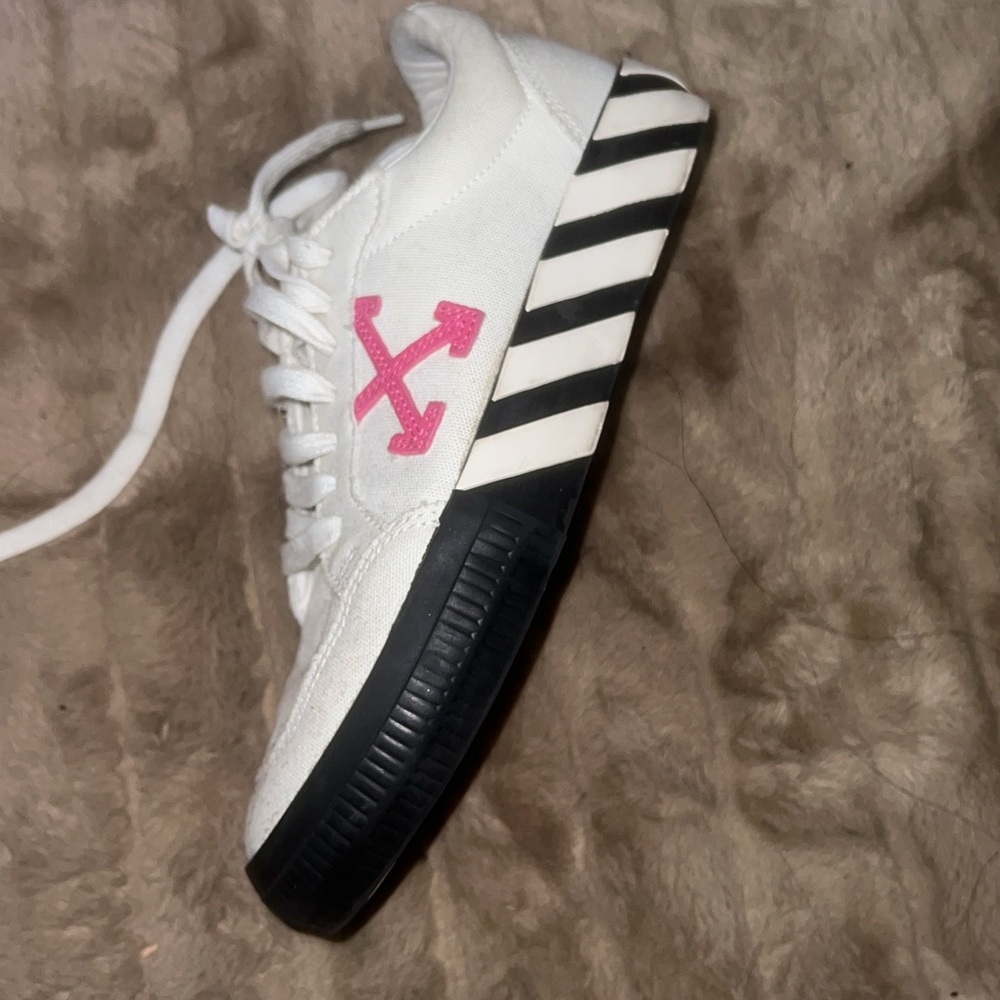 Off White 100% Authentic Size 39 - image 2